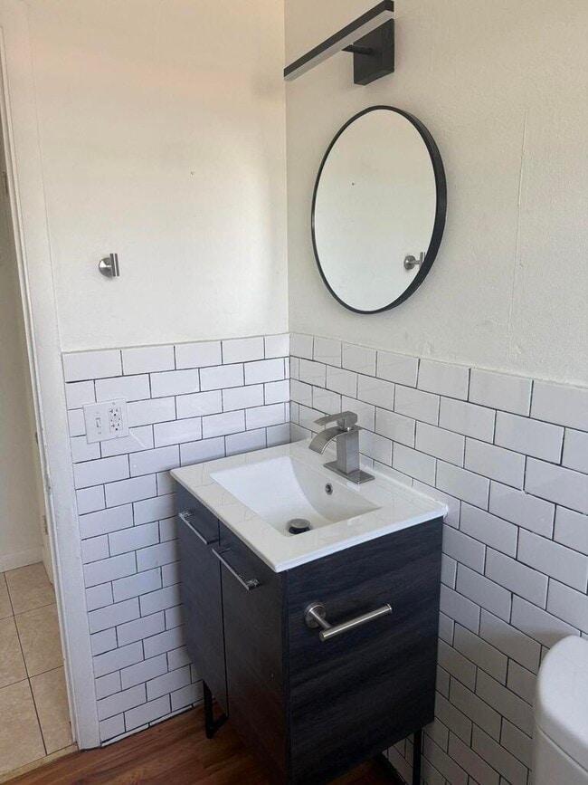 Building Photo - 1500 S 20th Ave