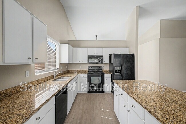 Building Photo - 2272 E Remington Pl