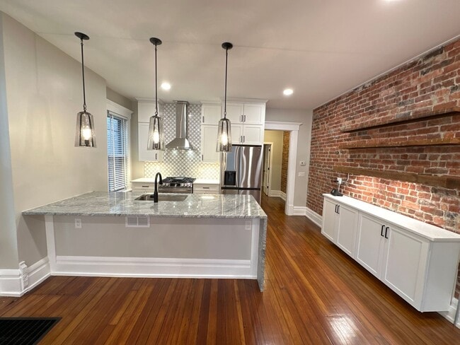 Building Photo - Dennison Ave 866-868 CR