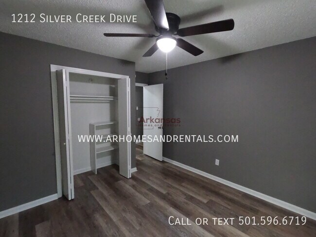 Building Photo - 1212 Silver Creek Dr