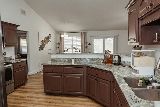 Building Photo - 641 Territory Ln