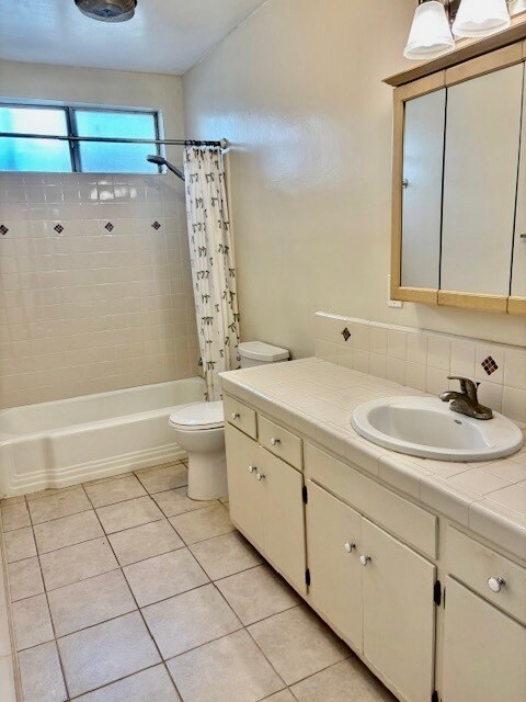 Building Photo - 351 Riverdale Dr