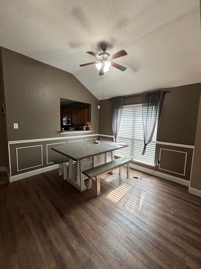 Building Photo - 108 Windsor