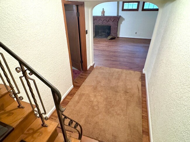 Building Photo - Alameda Neighborhood Pristine Tudor Home, Downtown Views, All The Amenities - A Must See!