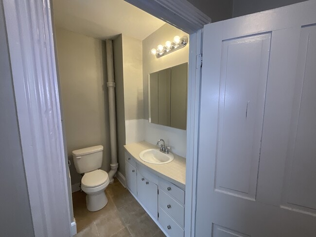 Building Photo - 254 E Louther St