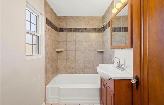 Building Photo - 4014 Fairfield Ave