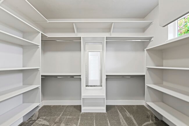 Building Photo - 23 W Arnaz St