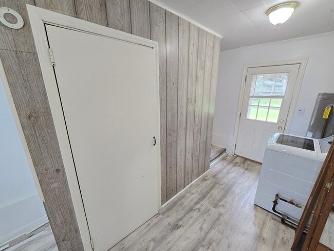 Building Photo - Charming 4-Bedroom Brick Ranch in Virginia...