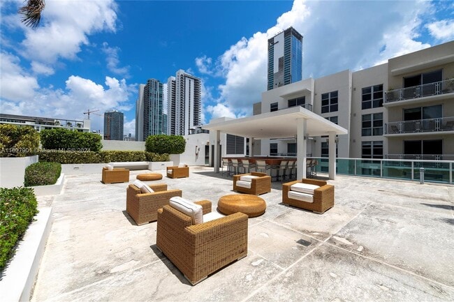 Building Photo - 333 NE 24th St