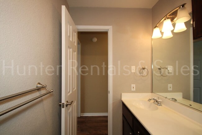 Building Photo - Walker Place Beauty