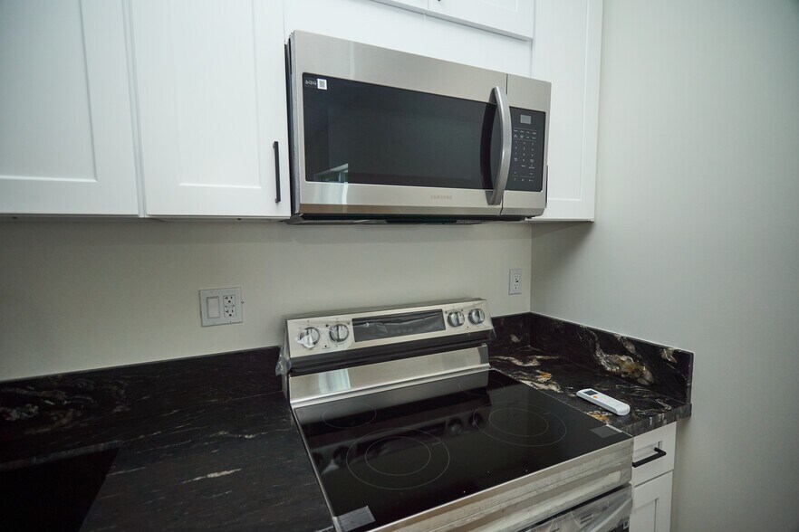 Stove and Microwave - 20744 Bermuda St