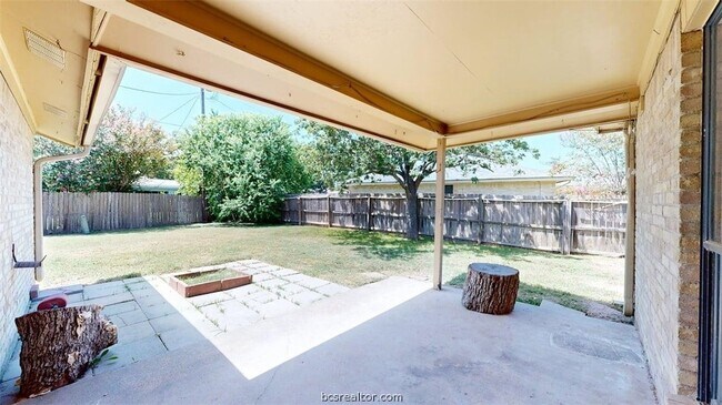 Building Photo - 2812 Adrienne Dr