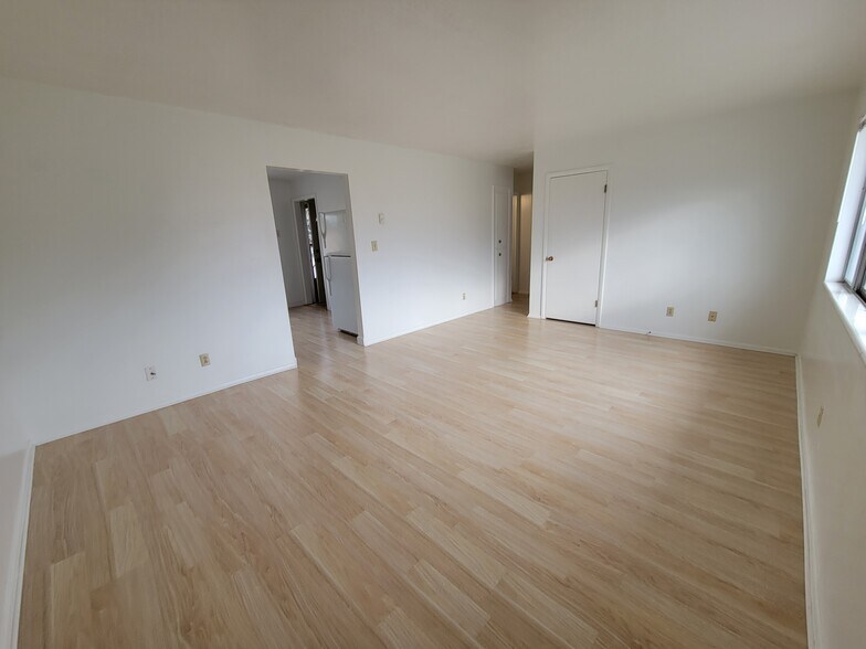 Building Photo - 1646 Grandview Dr