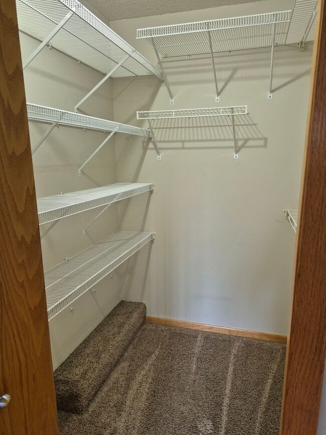 Building Photo - 13174 Meadowood Curve