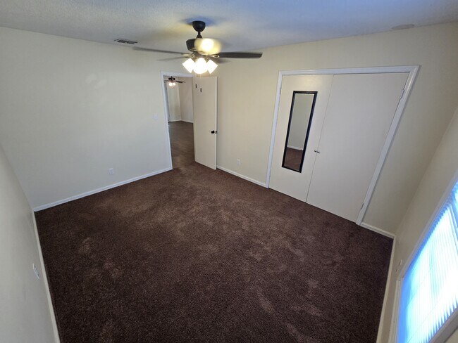 Building Photo - 412 S Ashley St