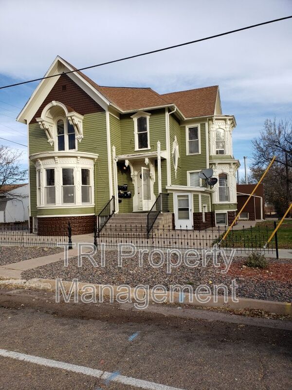 Building Photo - 715 15th St
