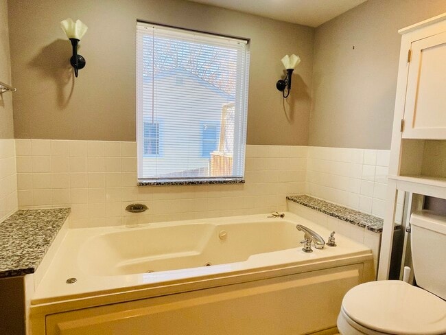 Building Photo - 37020 N Helen Dr