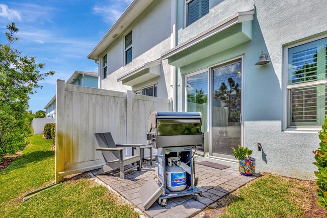 Building Photo - 345 SE Sea Hunt Way