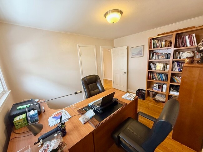 Building Photo - 2909 Oakton St