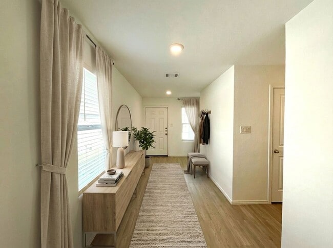 Building Photo - *MOVE IN SPECIAL* Beautiful 4BR/2BA Home with Fenced Yard & Garage!