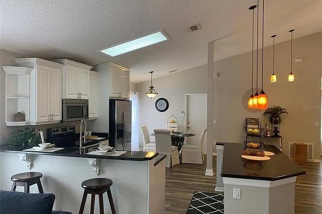 Building Photo - 13633 Emeraldview Dr