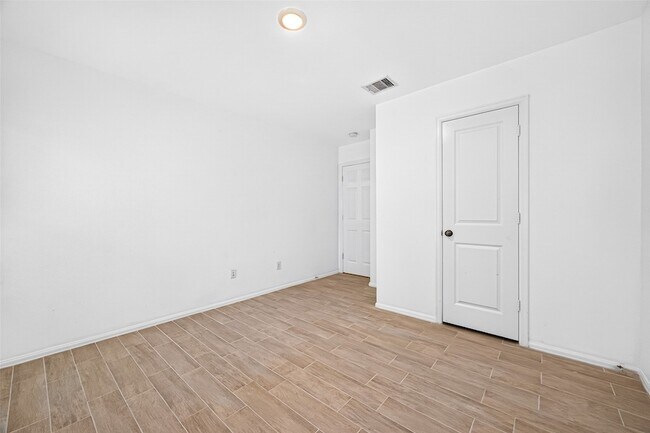 Building Photo - 27022 Breakaway Ln