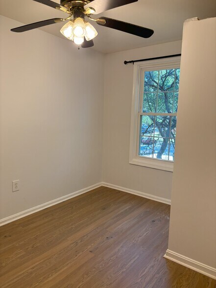 Small 2nd bedroom - 818 Quince Orchard Blvd