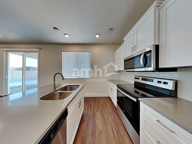 Building Photo - 1113 Moorside Ave