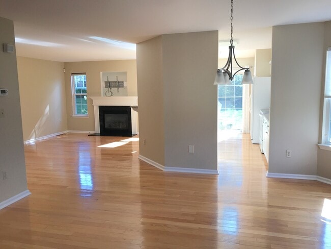 Building Photo - 4490 Apple Blossom Dr