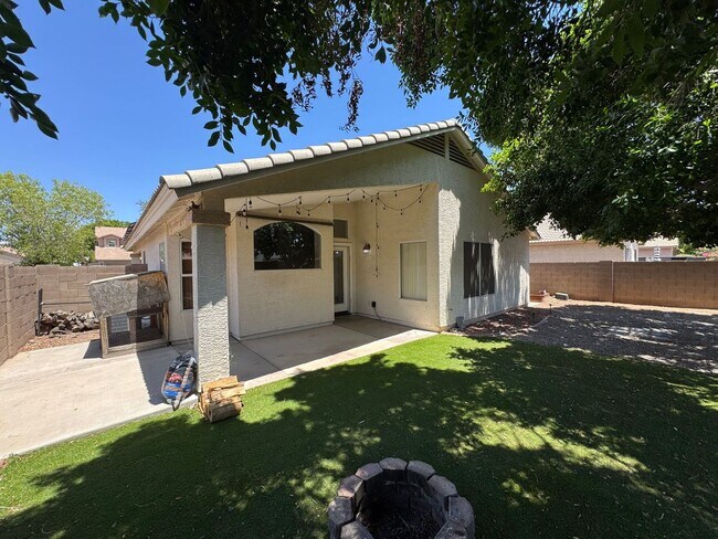 Building Photo - 7921 W Frank Ave