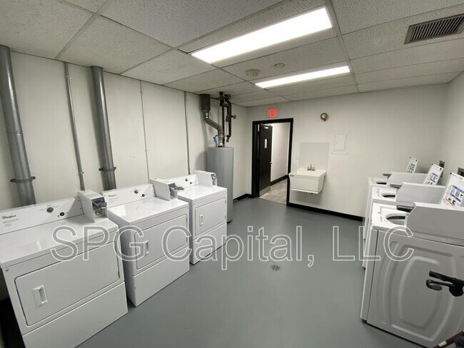 Building Photo - 5 Center Square