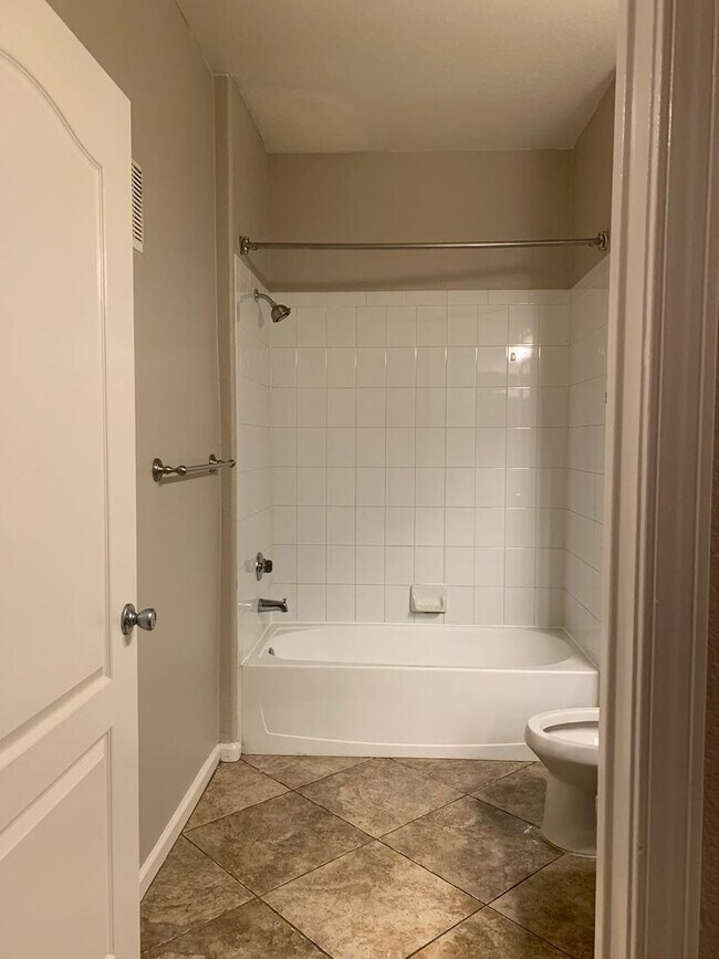 Building Photo - Beautiful 3 bedroom Condo in Summerlin- 2 ...