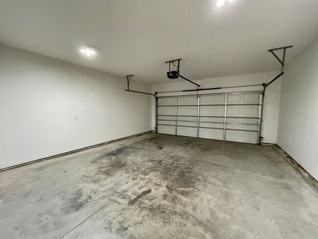 Building Photo - 3 Bedroom Ranch for Rent!