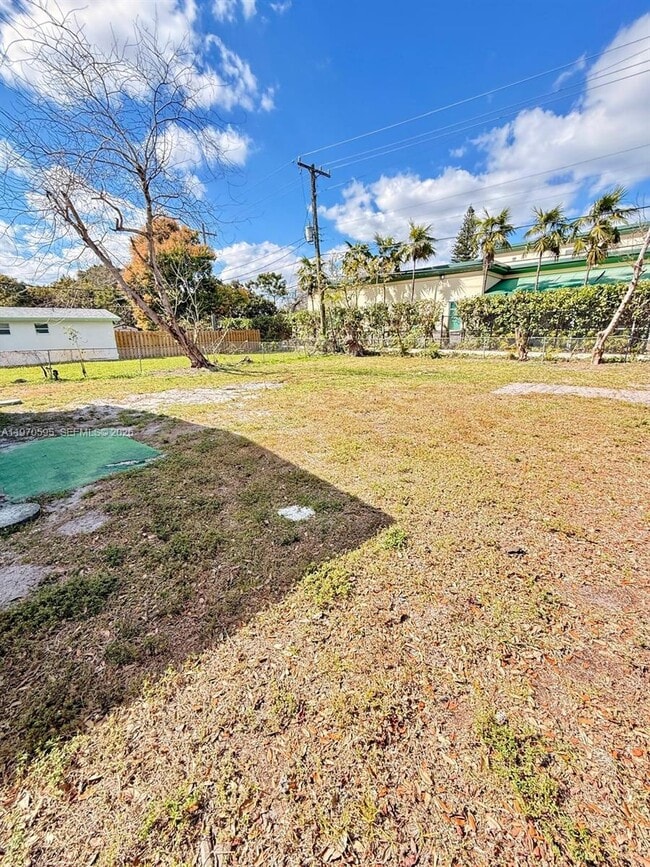 Building Photo - 4021 SW 27th St