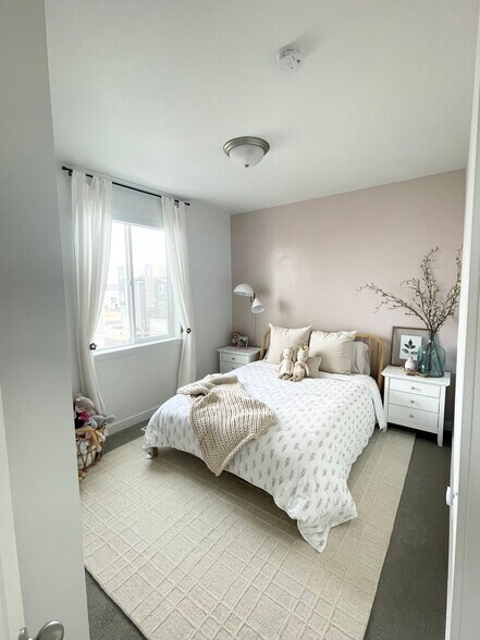 Building Photo - 602 E 430 S