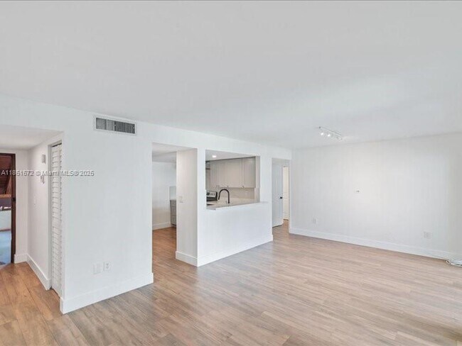 Building Photo - 9020 SW 125th Ave
