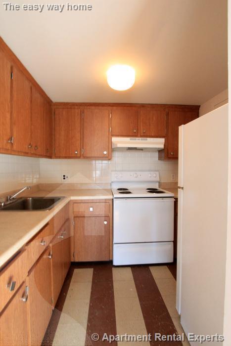 Building Photo - 524 Putnam Ave