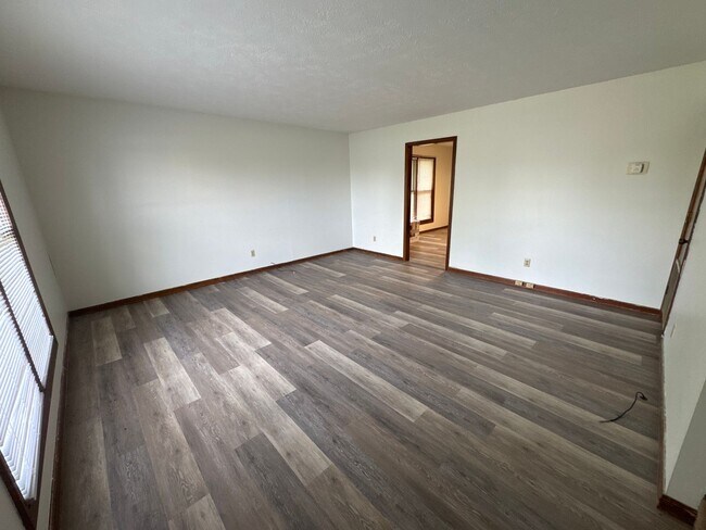Building Photo - Lakeview Drive