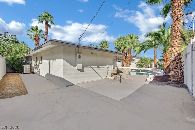 Building Photo - 2325 Sombrero Dr