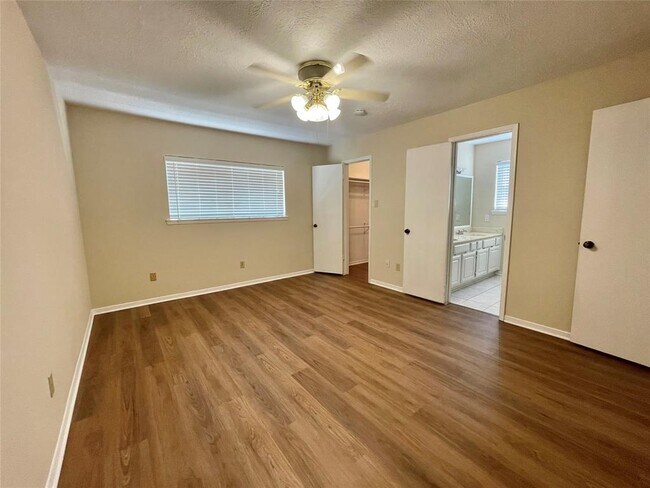Building Photo - 15307 Pebble Lake Dr
