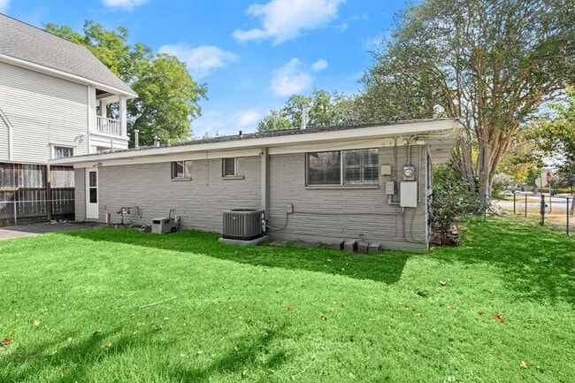 Building Photo - 1801 Oxford St