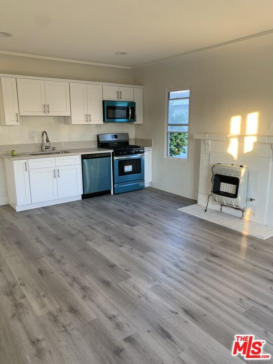 Building Photo - 627 W 79th St