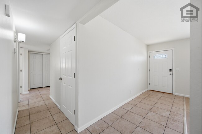 Building Photo - 4Bed/2Bath House at 35th Ave/Cactus! Ready for Immediate Move-In! -- NO HOA! FULLY REMODELED!
