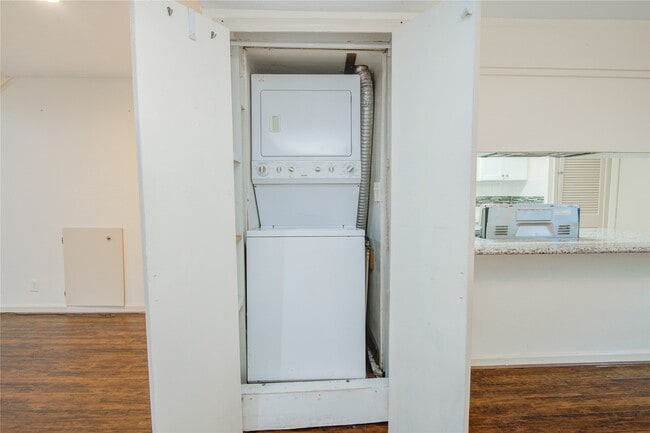 Building Photo - 1433 Cedar Post Ln