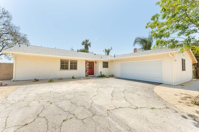 Building Photo - Charming 4-bedroom Single Story Newbury Park Home