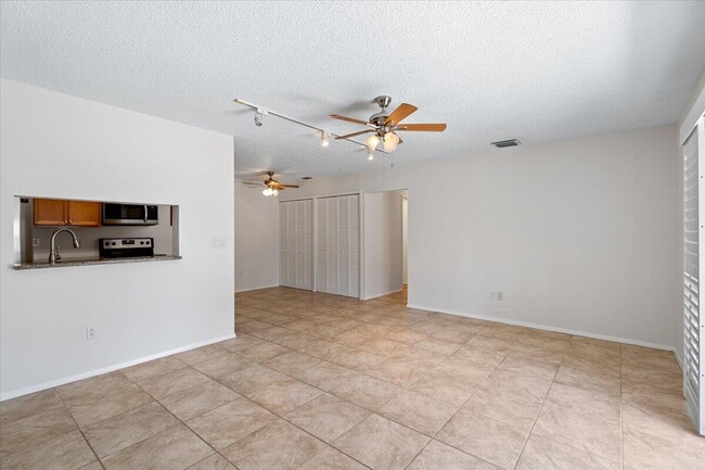 Building Photo - 3902 NW Cinnamon Tree Cir