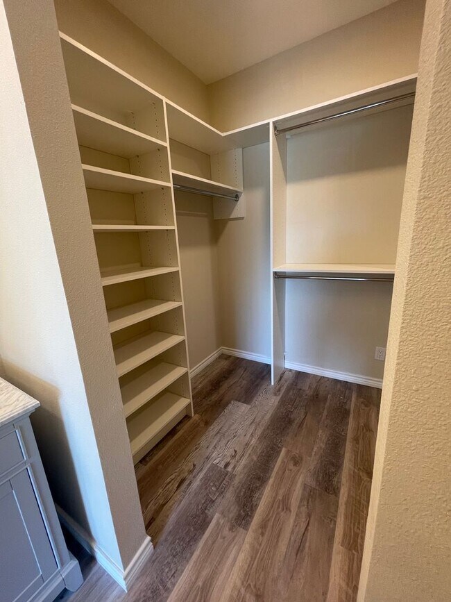 Building Photo - NEW ON MARKET