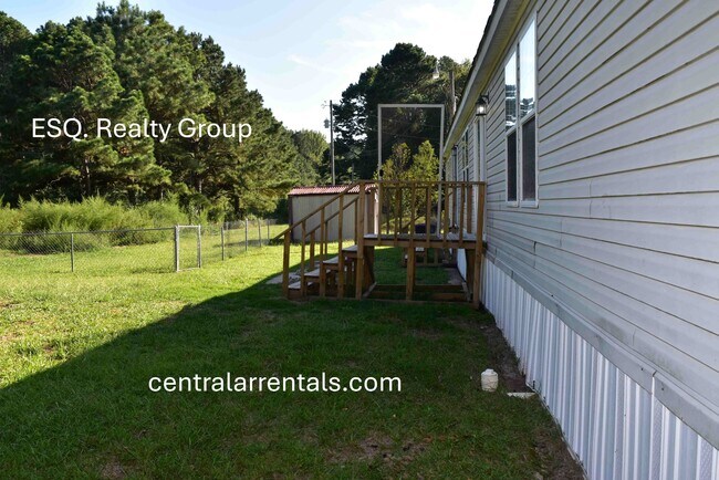 Building Photo - 16801 Cornfield Dr