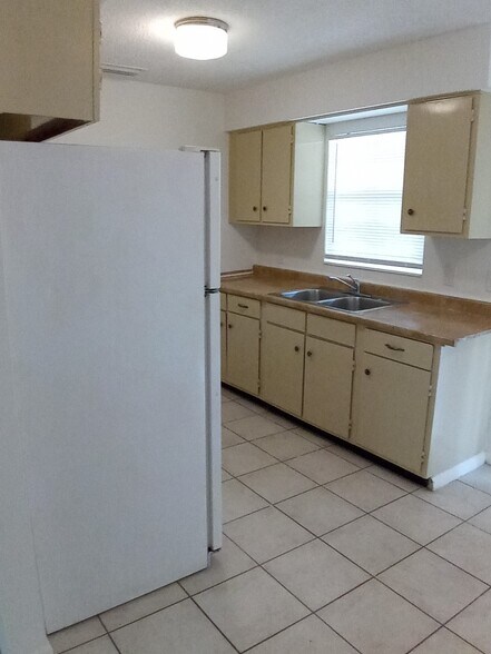 Building Photo - 8034 Orange Ave