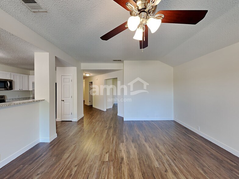 Building Photo - 1600 Waters Edge Dr
